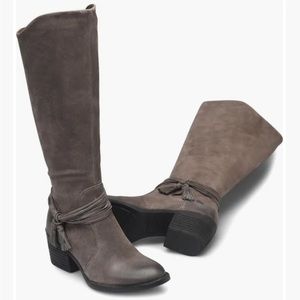 🆕 NIB BORN Quinn Tall Gray Boot